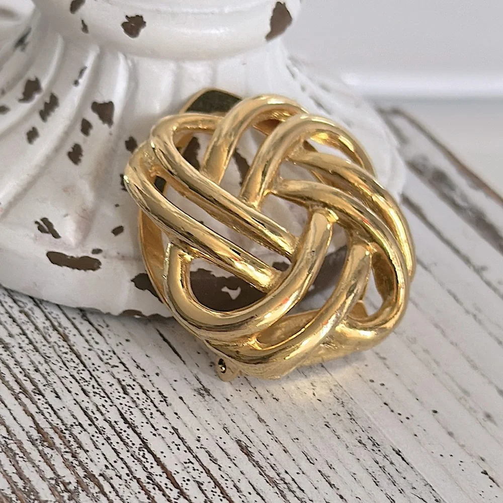 Estate Lieba USA Gold Plated Knot Fur Clip | Sweater/Scarf Clip Brooch GUC
